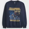 Ylisuuri UCLA Graphic Notch Neck -neulepaita Ylisuuri UCLA Graphic Notch Neck -neulepaita