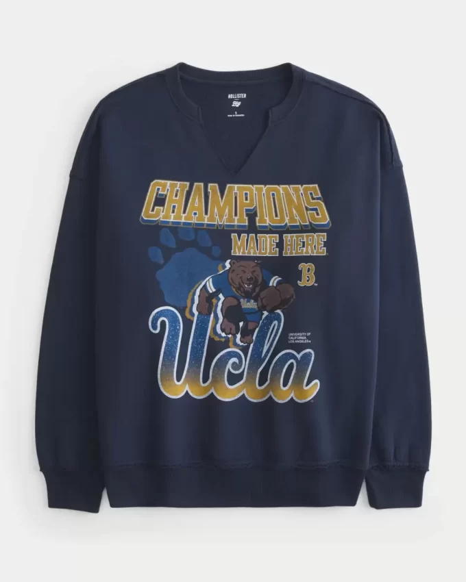 Ylisuuri UCLA Graphic Notch Neck -neulepaita Ylisuuri UCLA Graphic Notch Neck -neulepaita