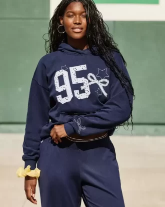 Ylisuuri Varsity Graphic -huppari Ylisuuri Varsity Graphic -huppari